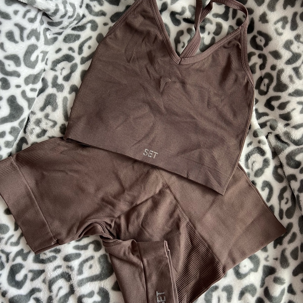 SET ACTIVE Sculptflex Set. S Ribbed V Bra & XS Bike Shorts in Pepper. Like new.